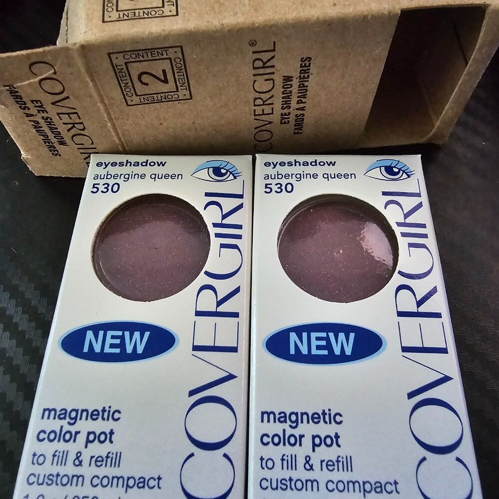 Covergirl Magnetic Color Pot Eyeshadow Fill & Refill Compact, Aubergine Queen